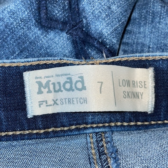 LOW RISE SKINNY RIPPED JEANS - Picture 3 of 3